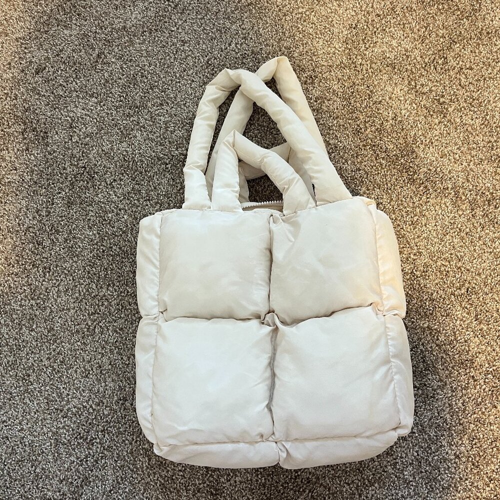 NEW Puffer Tote Bag Off White Top Handel Zipper Closure Pockets Trendy Viral